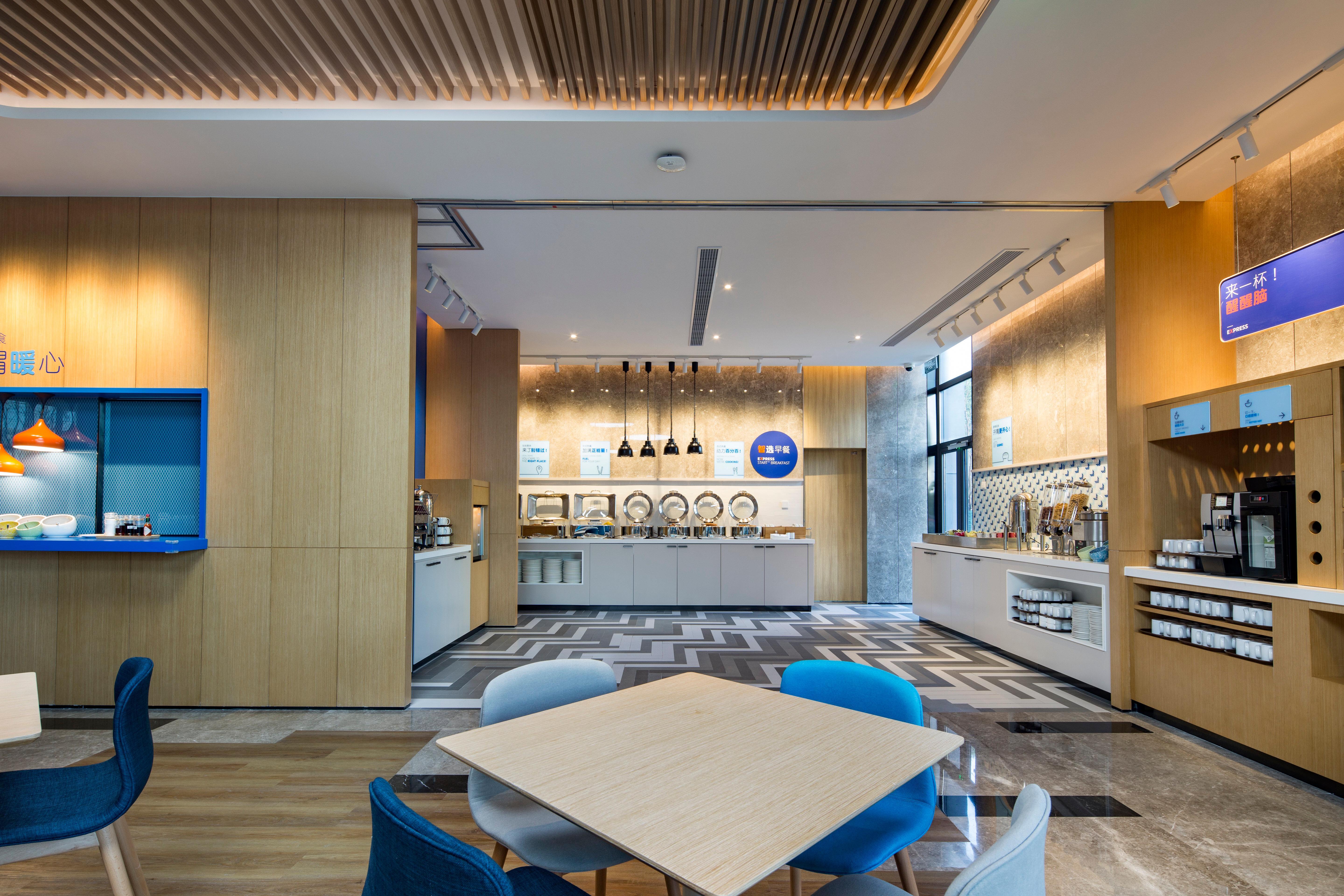 Holiday Inn Express Shanghai Kangqiao By Ihg 외부 사진
